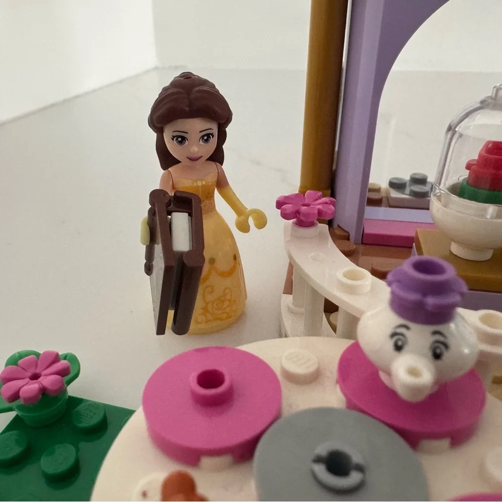 LEGO JUNIORS - 2 sets - Disney Elsa’s Frozen Playground and Belle’s Story Time - Picture 6 of 7